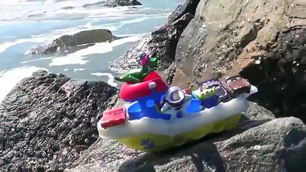 Color Changers Cars & Partysaurus Rex Beach Party Disney Pixar Toy Story Color Splash Buddies Boat