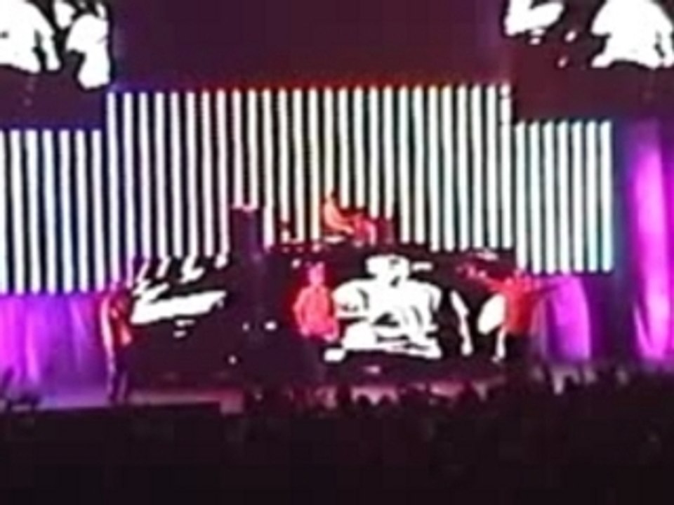 Beastie boys-Awesome I Fuckin Shot That4