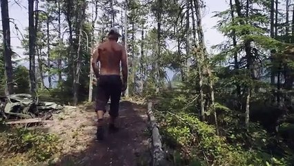 Este joven batió récord en la cuerda floja a 290 metros de altura