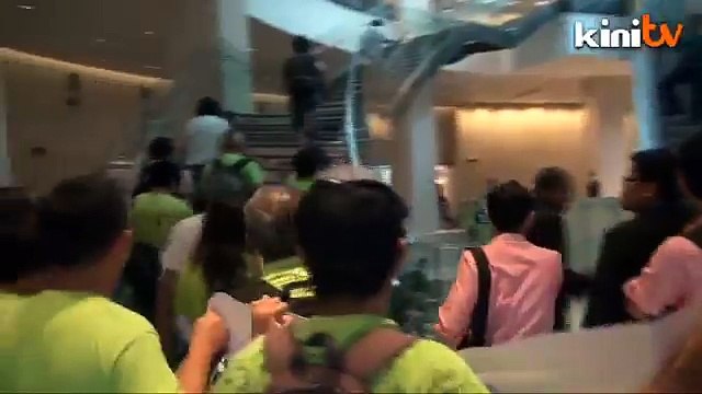 Hari Australia kecoh dengan kehadiran aktivis Himpunan Hijau