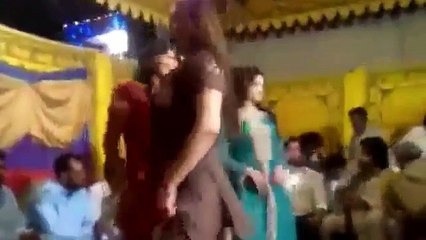 Cute Hot Sexy Pakistani Girls Seducing Mujra Dance Clips