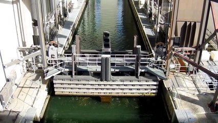 GEANT : L'ascenseur à bateaux  funiculaire de Strépy-Thieu (Belgique)
