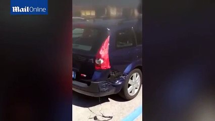 Une Renault Mégane fond au soleil