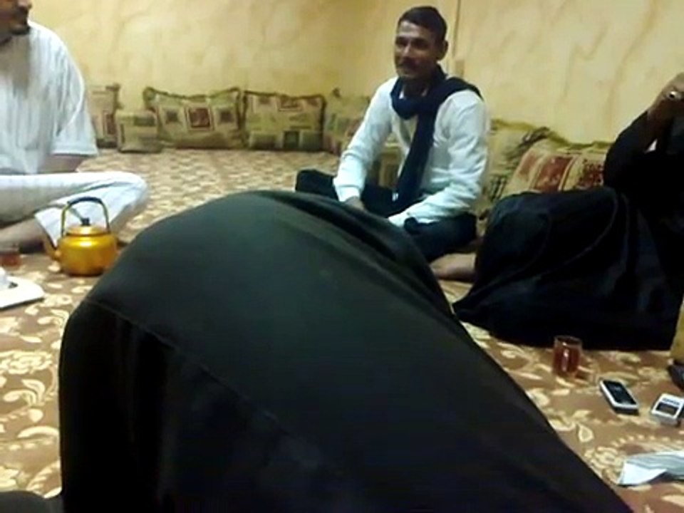 محاوره بين شاعر سعودي وشاعر هندي.mp4