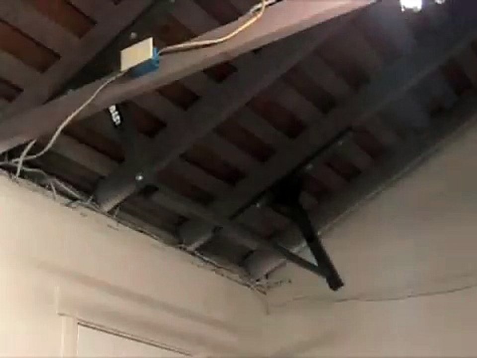 Angled vaulted ceiling mounted pull up bar chin up bar