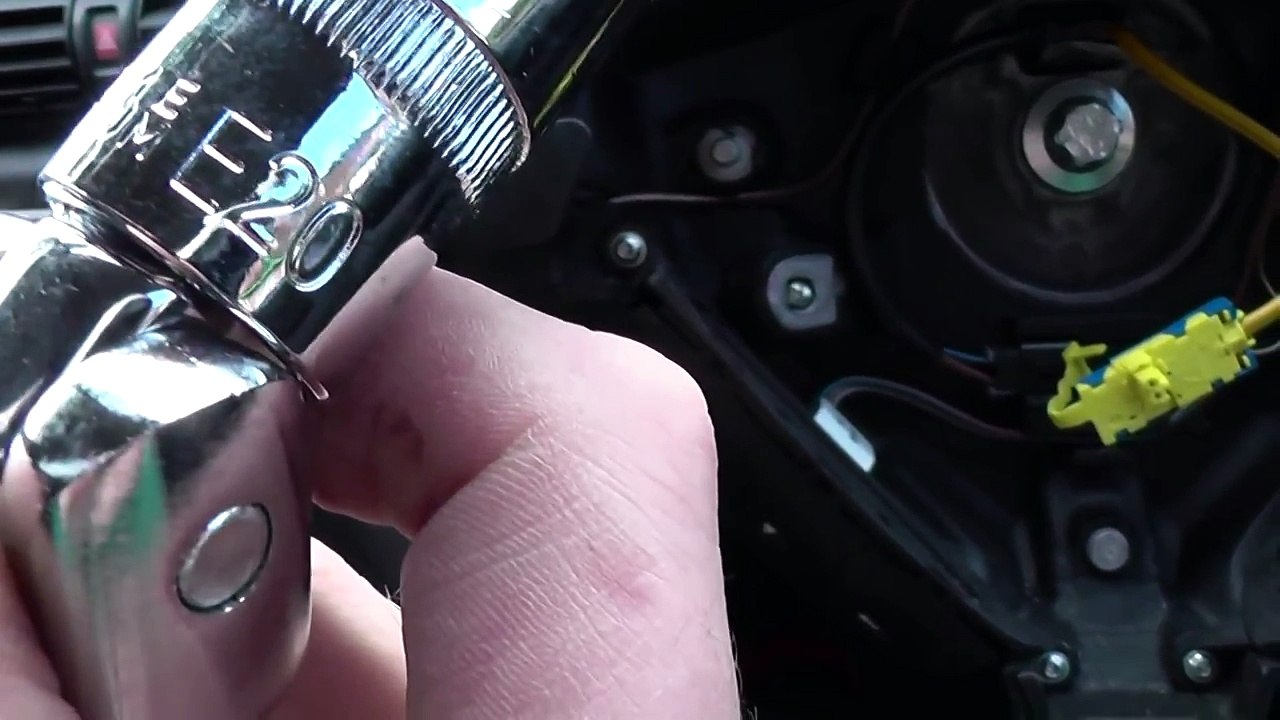 Remove Vauxhall Astra Steering Wheel Step By Step video Dailymotion