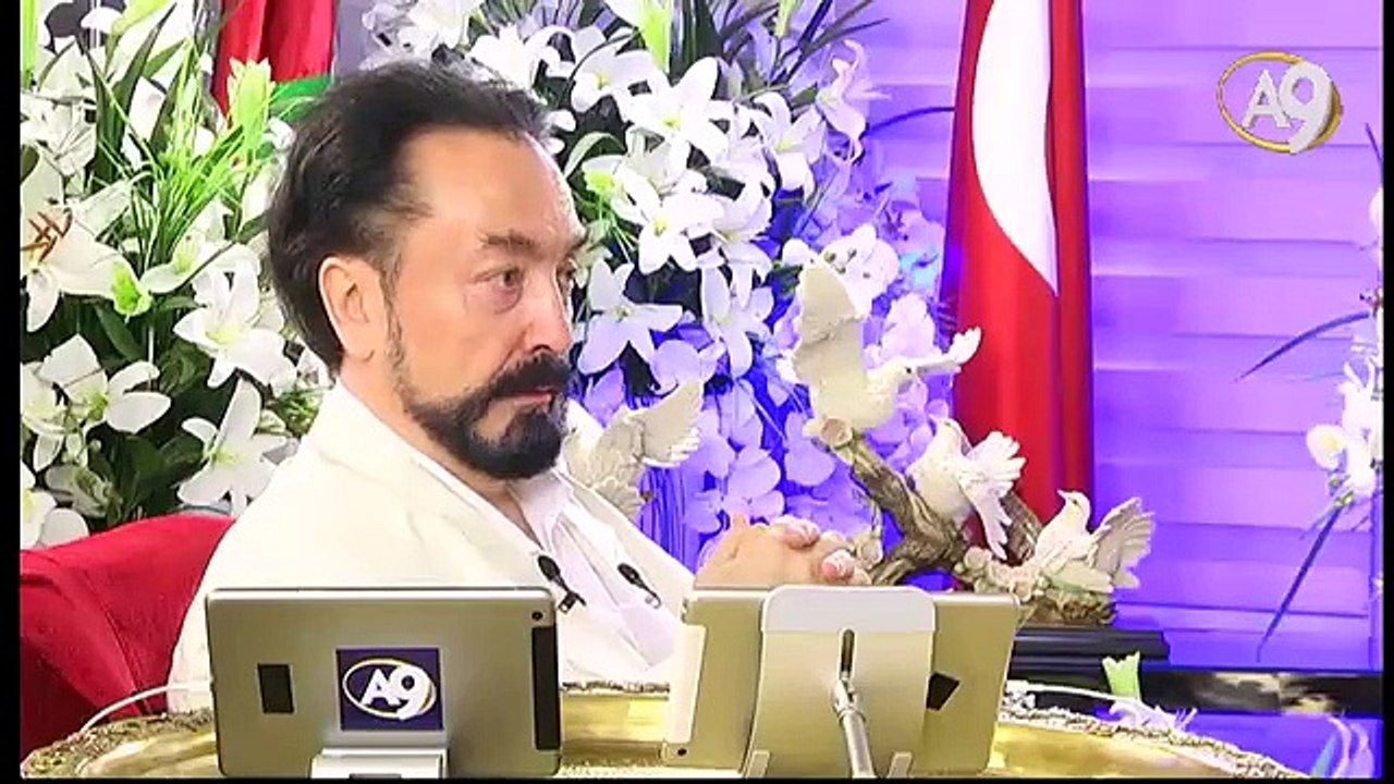 Münafıklar çok akılsızca bahaneler uydurarark Allah yolundan ayrılırlar.