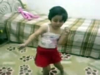 طفلة تهز و ترقص Dancing little girl