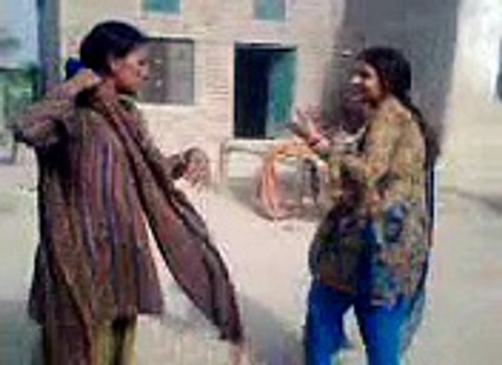 Desi Girls Dance in Home - Mast Saraiki Girls Jhumar 2015 New Saraiki Song