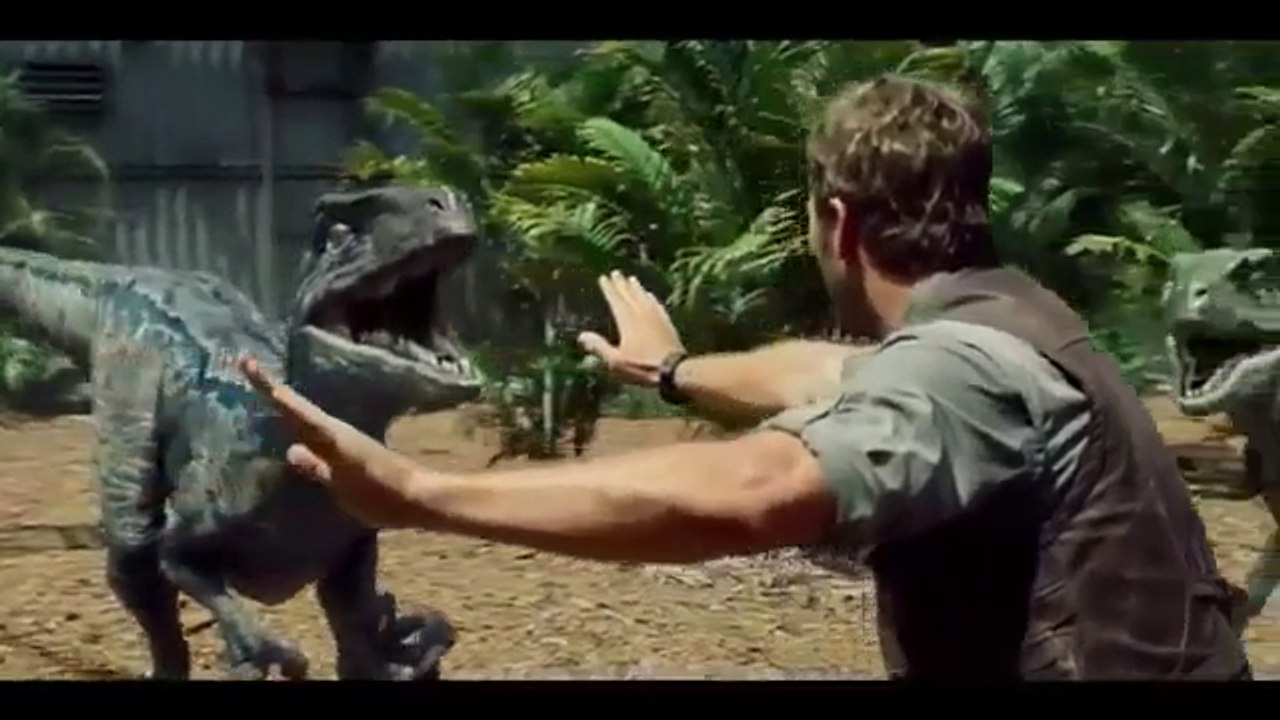 Jurassic World Raptor Pack Scene Chris Pratt Bryce Dallas Howard 