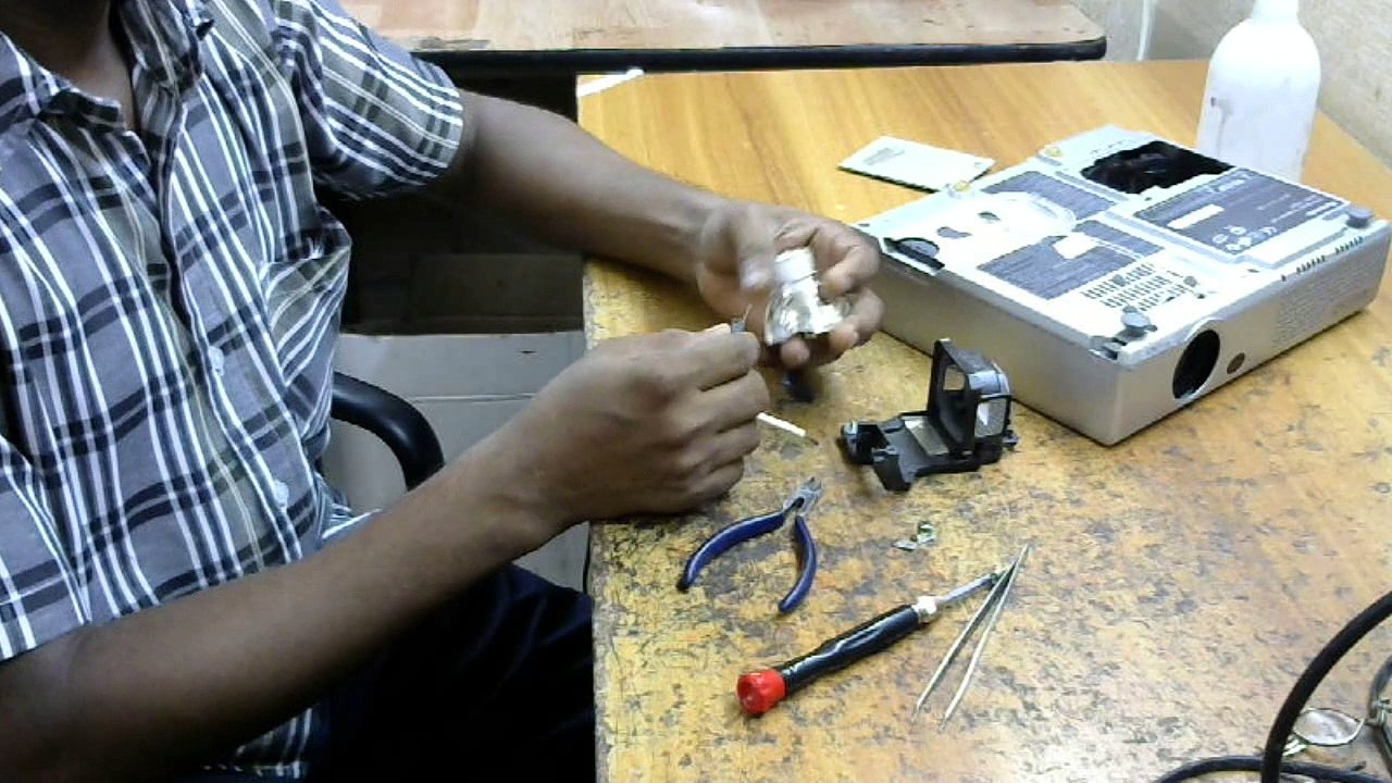 panasonic lcd projector pt-lm2e projector ,how to changed lamp