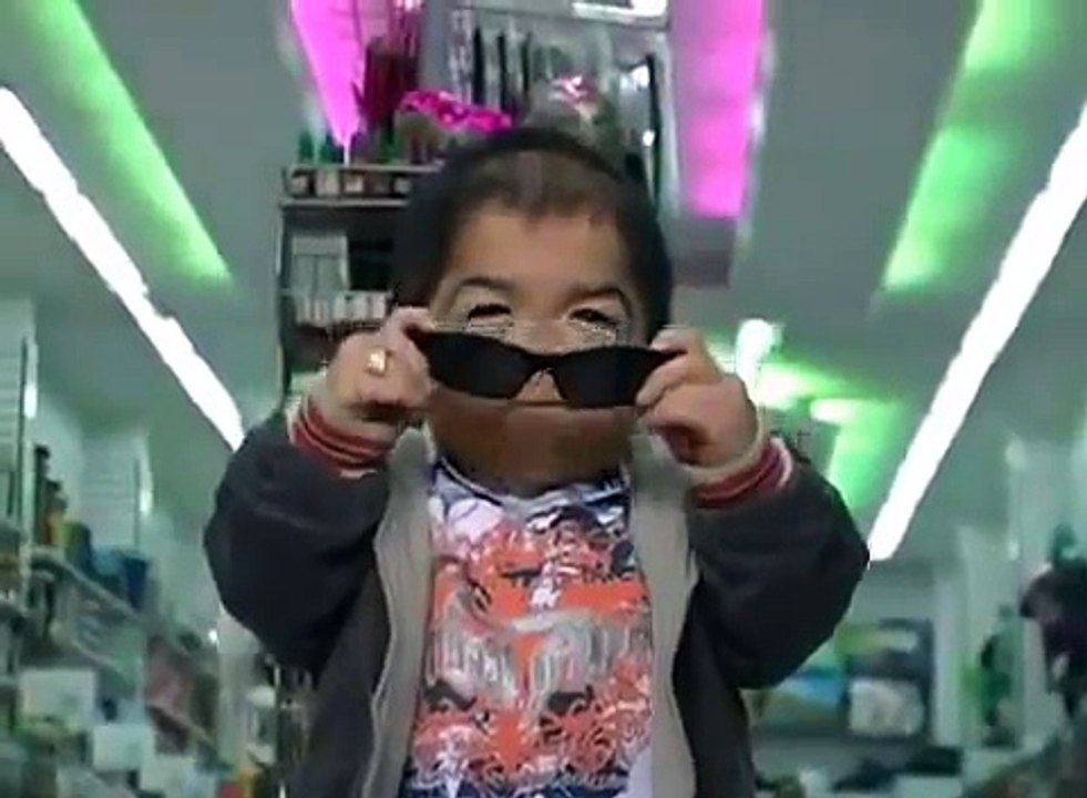 Edward Nino Hernandez - Strutting his stuff on the dance floor again