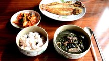 How to Make Korean Seaweed Soup / 미역국 (Miyeok-guk aka Birthday Soup)