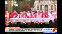 Manifestantes pro aborto irrumpen en catedral de Santiago de Chile durante sermón
