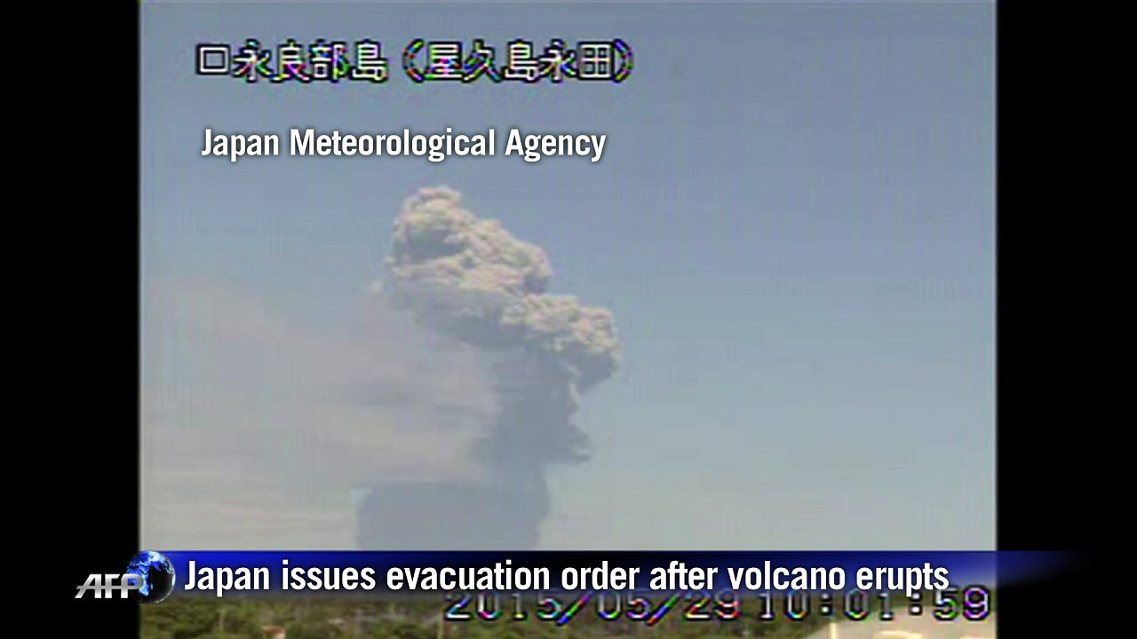 Japan issues evacuation order after volcano erupts