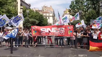 Visite de Valls : des enseignants manifestent devant la préfecture