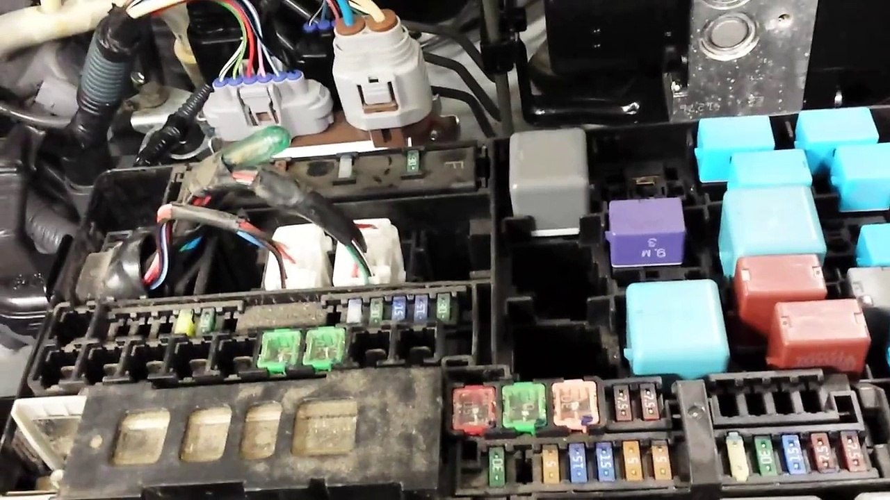 2011 Toyota Tundra: Replacing main fusible link assembly