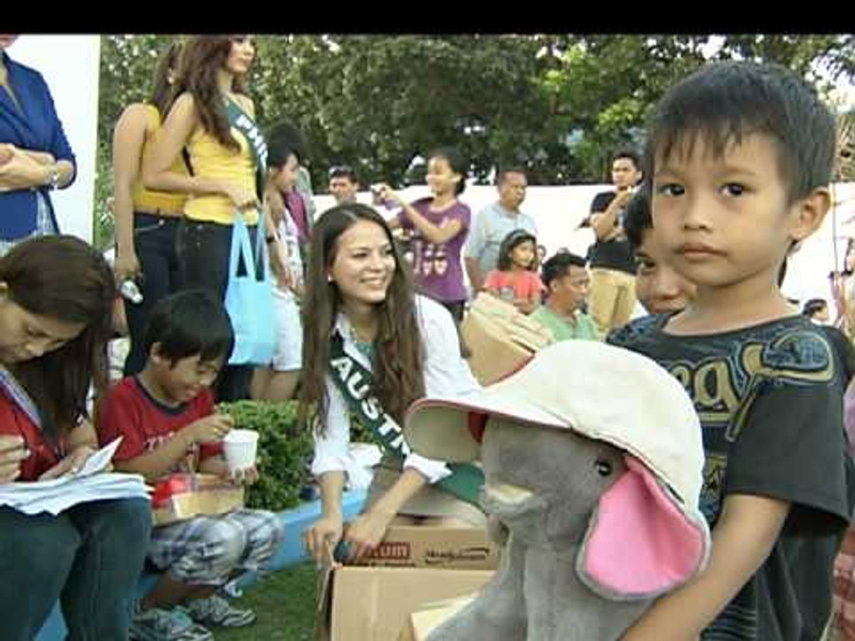 Miss Earth beauties bring smiles to typhoon survivors