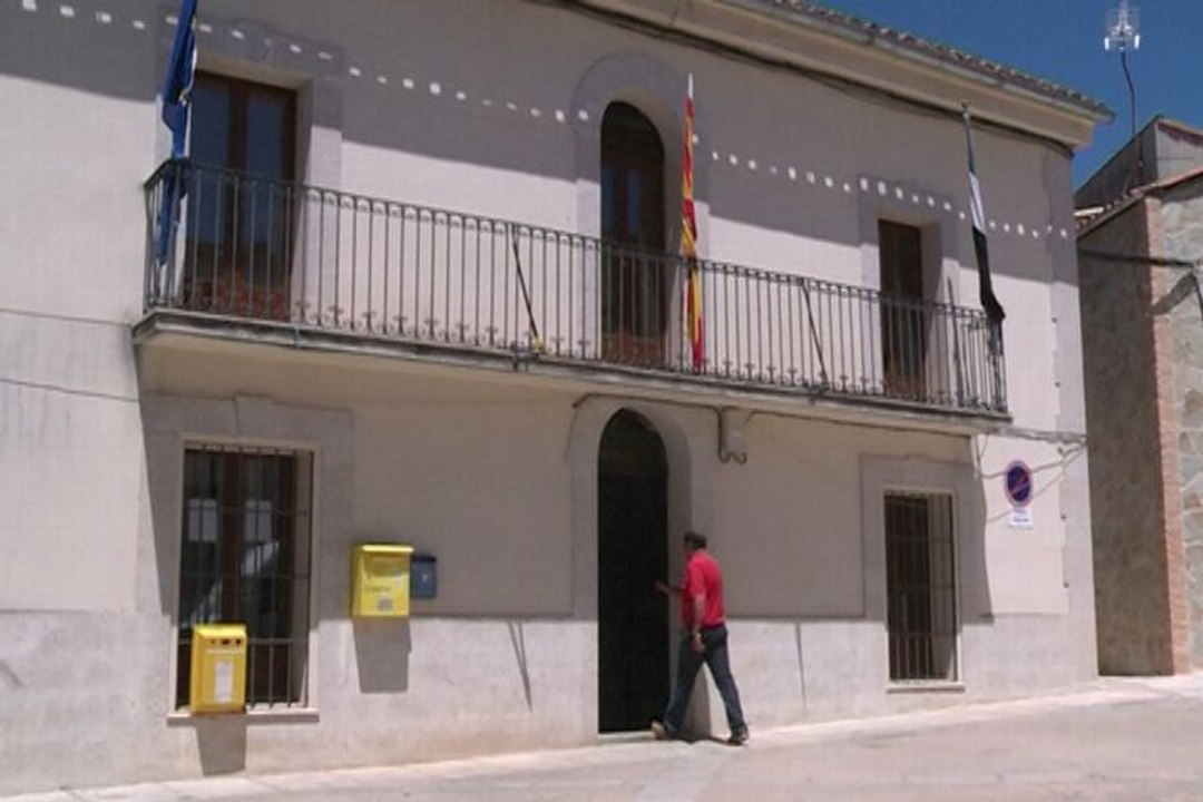 Una moneda decide que el PSOE gobierne en Barrado