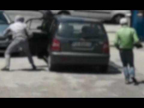 Napoli - Rapinano supermercato e si ribaltano durante la fuga: presa giovane gang (28.05.15)