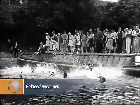 Gekleed zwemmen - 1944