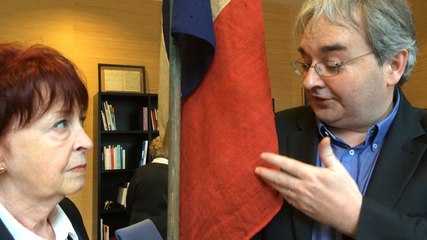 Don à la Ville de Quimper du drapeau hissé sur la cathédrale