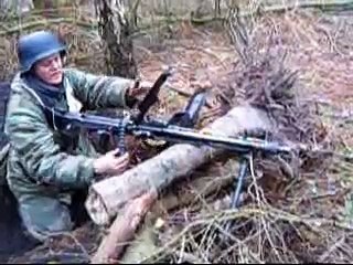 MG42 - Firing full auto!