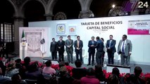Entrega Mancera tarjetas de beneficios 'Capital Social'
