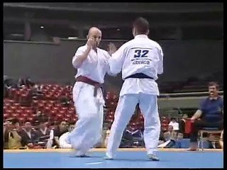 "Kyokushin Karate"　KO　(middle & knee kick)