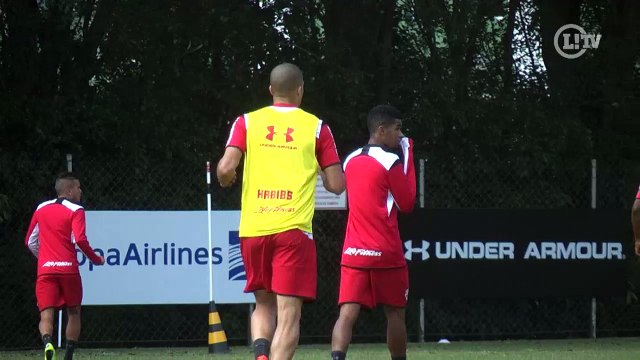 Souza quase faz golaço, mas coletivo do Tricolor termina com vitória de reservas