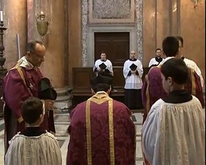 Les prêtres apprennent à célébrer la messe tridentine
