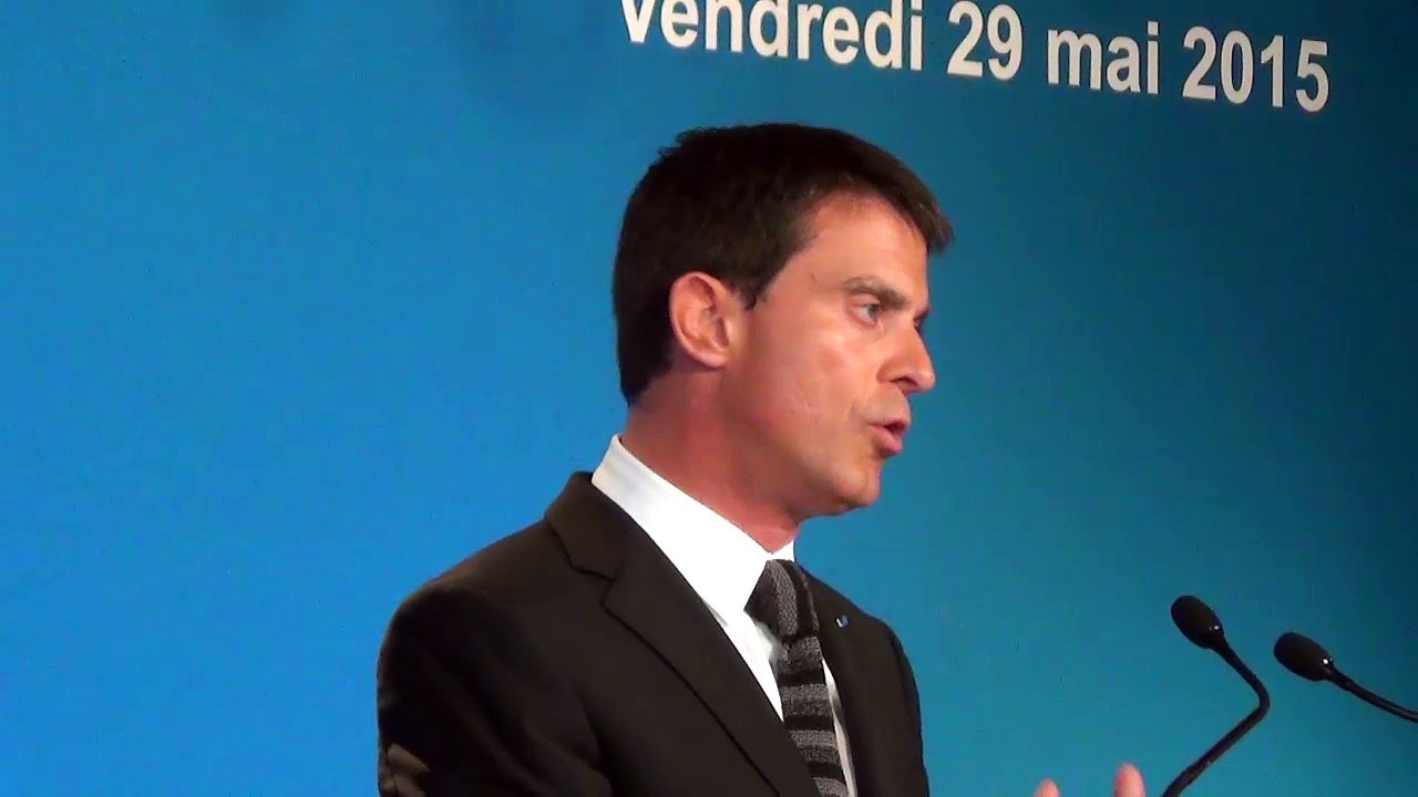 Manuel Valls présente les "innovations" de la m...