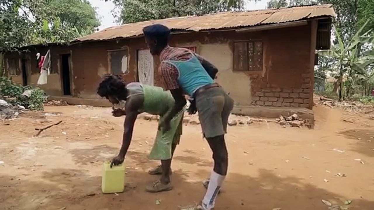 Eddy Kenzo's Maria Roza Comedians dancing - Uganda music