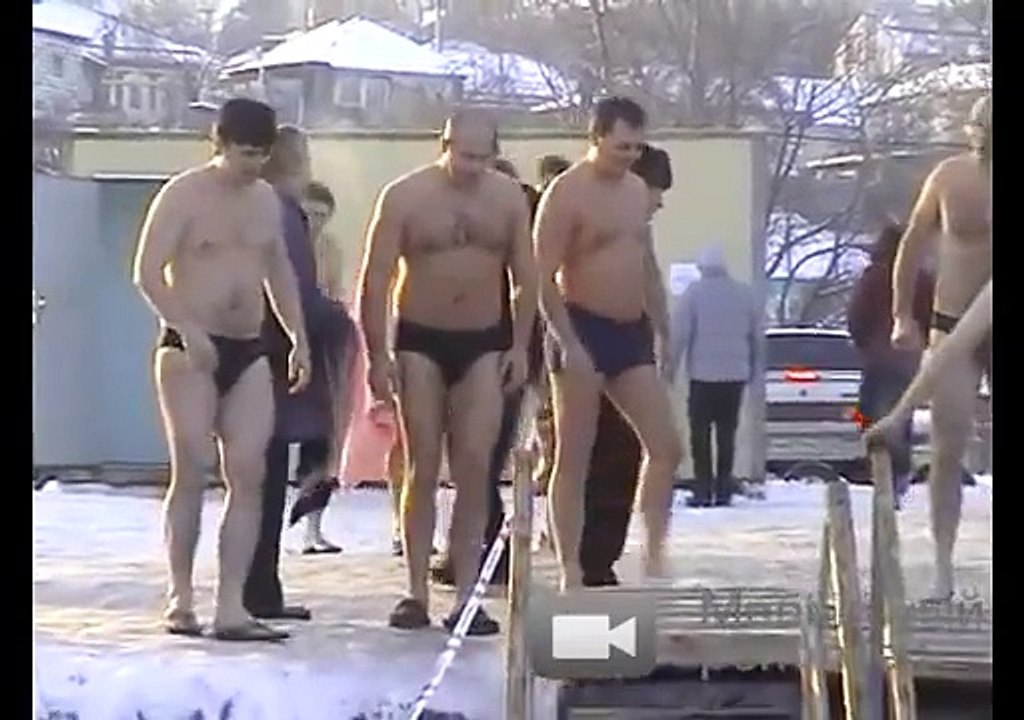 ValeTudo.ru Fedor Emelianenko - Ice-cold water washes in Russia's Epiphany