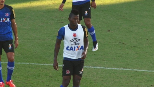 Vai para o jogo? Riascos mostra boa movimentação e agrada Doriva no Vasco