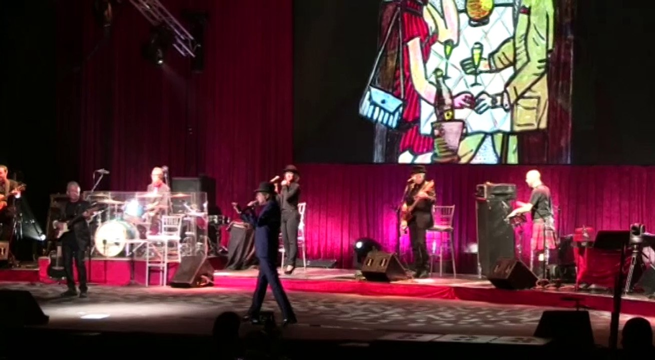 Miguel Bosé fue visto en concierto de Sabina en Panamá [VIDEO]