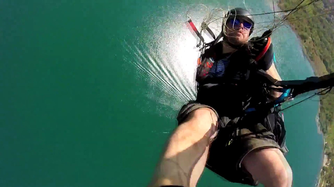 Incredible Paragliding accident - Fall into the canopy