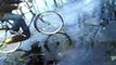 mickey met fiets door het ijs heen zakken