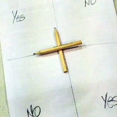 CHINO Y NACHO JUGANDO CHARLIE CHARLIE CHALLENGE 2015