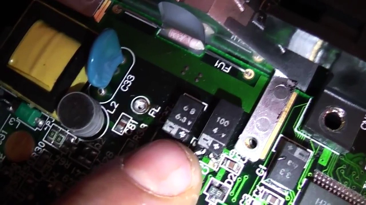 Sega Game Gear Tutorial - LCD Screen Fix - Replacing Main Board Capacitors