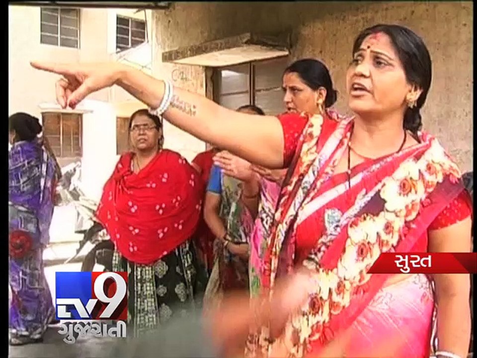 Irked by 15-day water cut, locals hurl 'black ink' on DGVCL official - Tv9 Gujarati