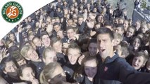 Novak Djokovic et les ramasseurs de balles de Roland-Garros 2015