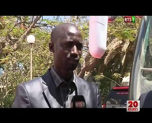 Macky Sall offre un Bus neuf et un 4x4 pick-up à l'Institut des Sciences de la Terre de Dakar