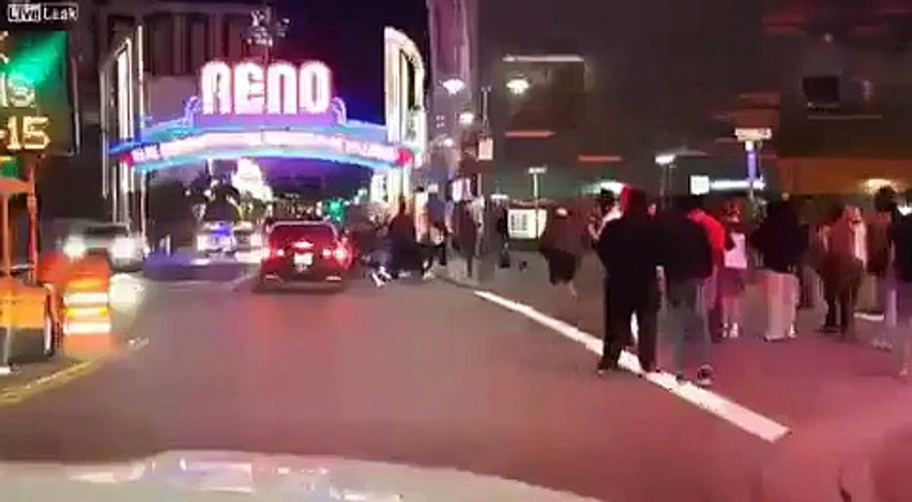 video choquant d'une femme tasè par un policier