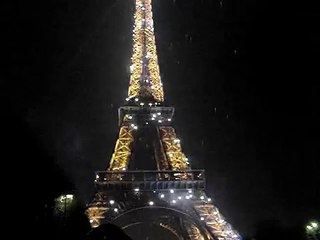 Paris Eiffel Tower on New Year's Day 2008/2009 - New Year Live