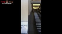 Un énorme FAIL sur une rampe d'escalier mécanique. EPIC FAIL !