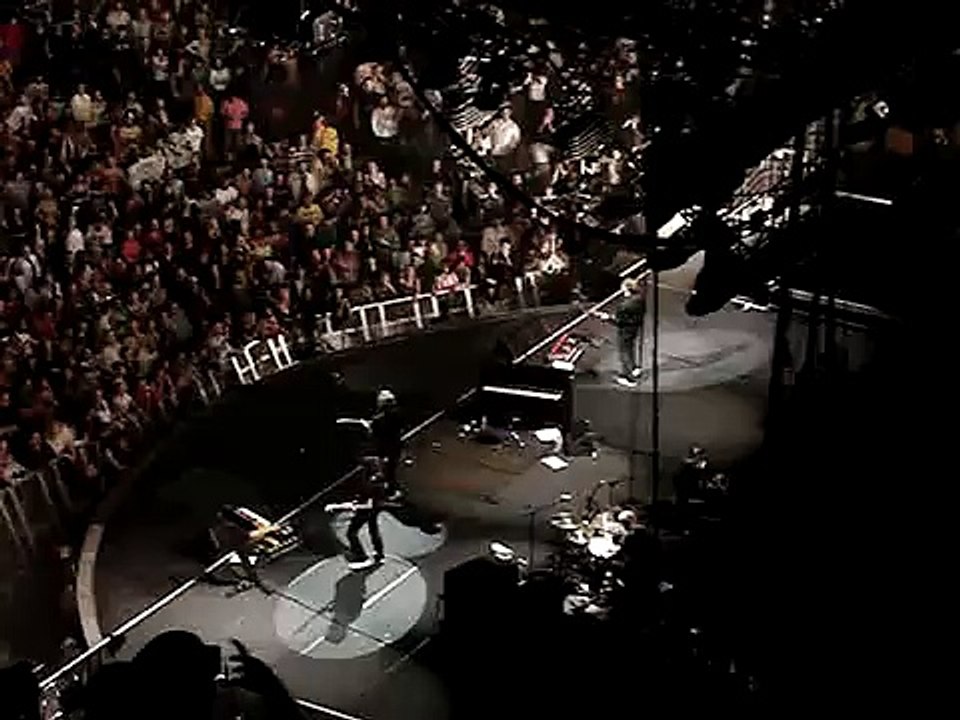 Coldplay Singing "Yellow"