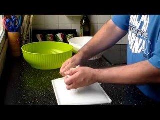 Comment éplucher et émincer une tête d'ail rapidement