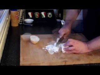 Dica : como descascar e picar uma cebola rapidamente