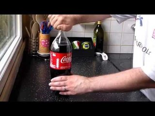 dica para abrir uma garrafa de soda abanada